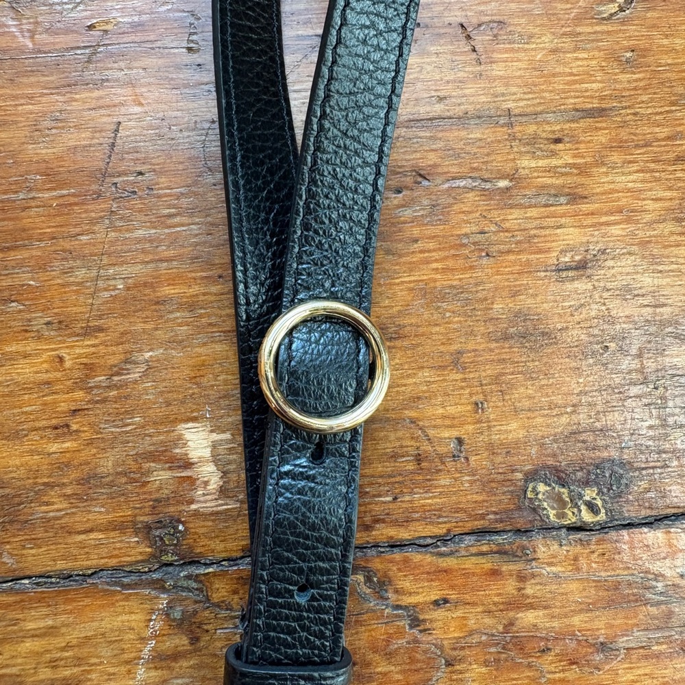 Cuyana Adjustable Strap Pebbled Black Leather - Picture 4 of 4